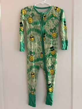Kiki & Lulu Green Shamrock Smiley One-Piece Zippy in size 12-18 months